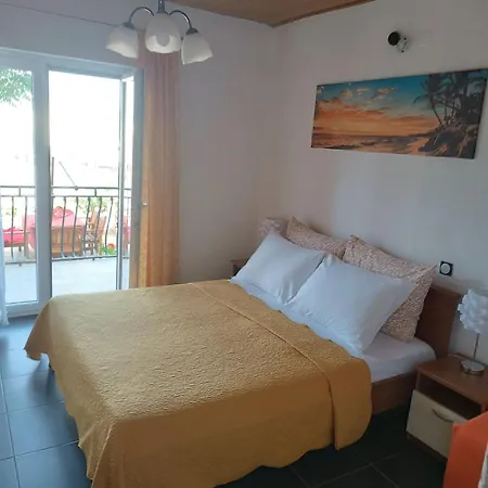 Apartment Ante Apartment
